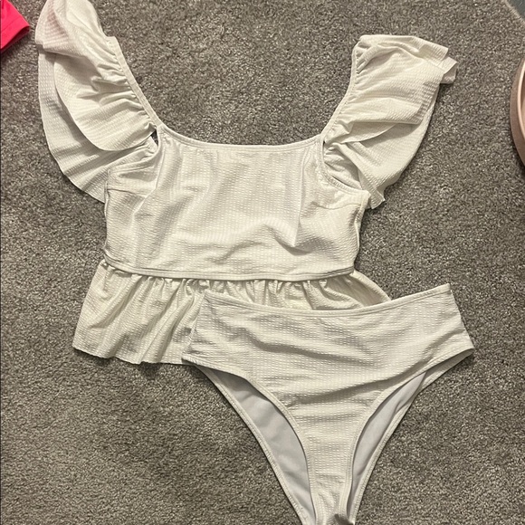woman’s swim suit - Picture 1 of 1